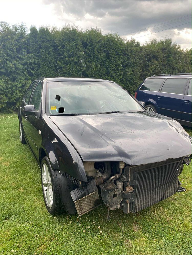 Uszkodzony samochód Volkswagen Bora 2002 1.9 TDI