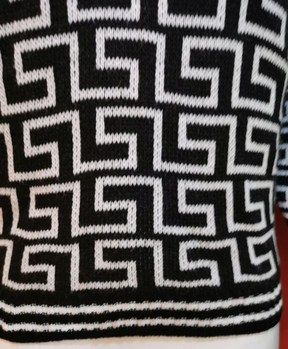 Sweterek sweter dekold wzór