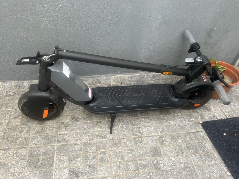Trotinete praticamente nova