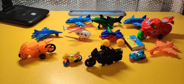 Вертольоти , мотоцикли , іграшки з Макдональдс