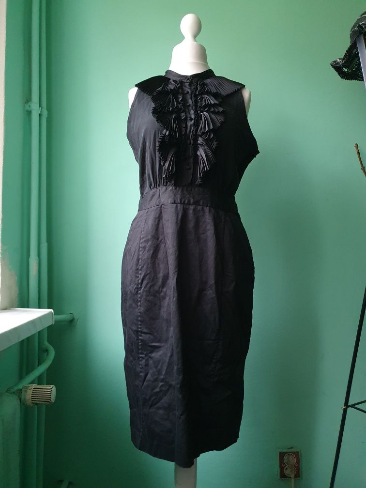 Gotycka sukienka jedwabna z żabotem corpgoth elegant
