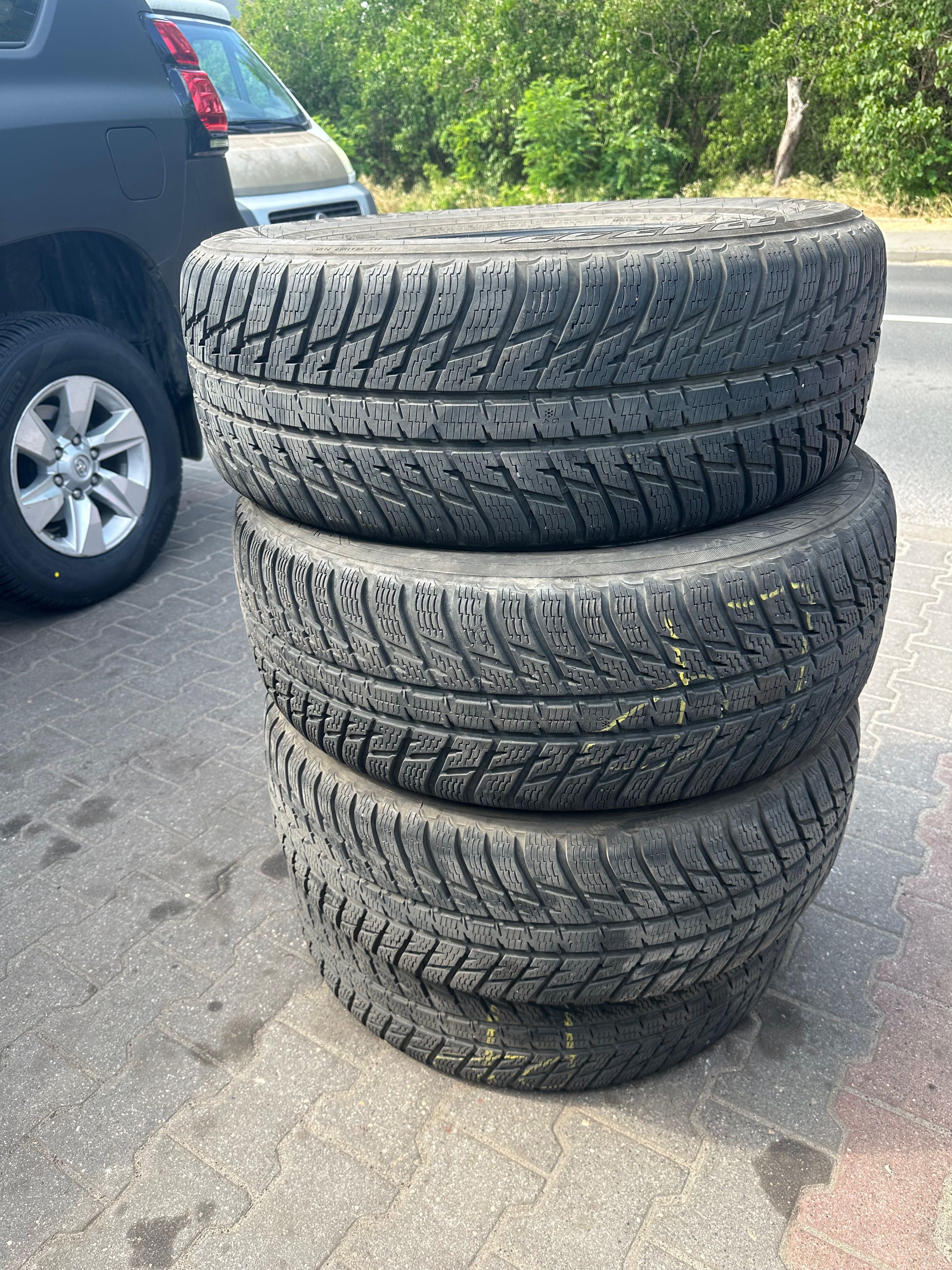 opony zimowe Nokian  4szt  265/65r17 cena 680 zł za komplet