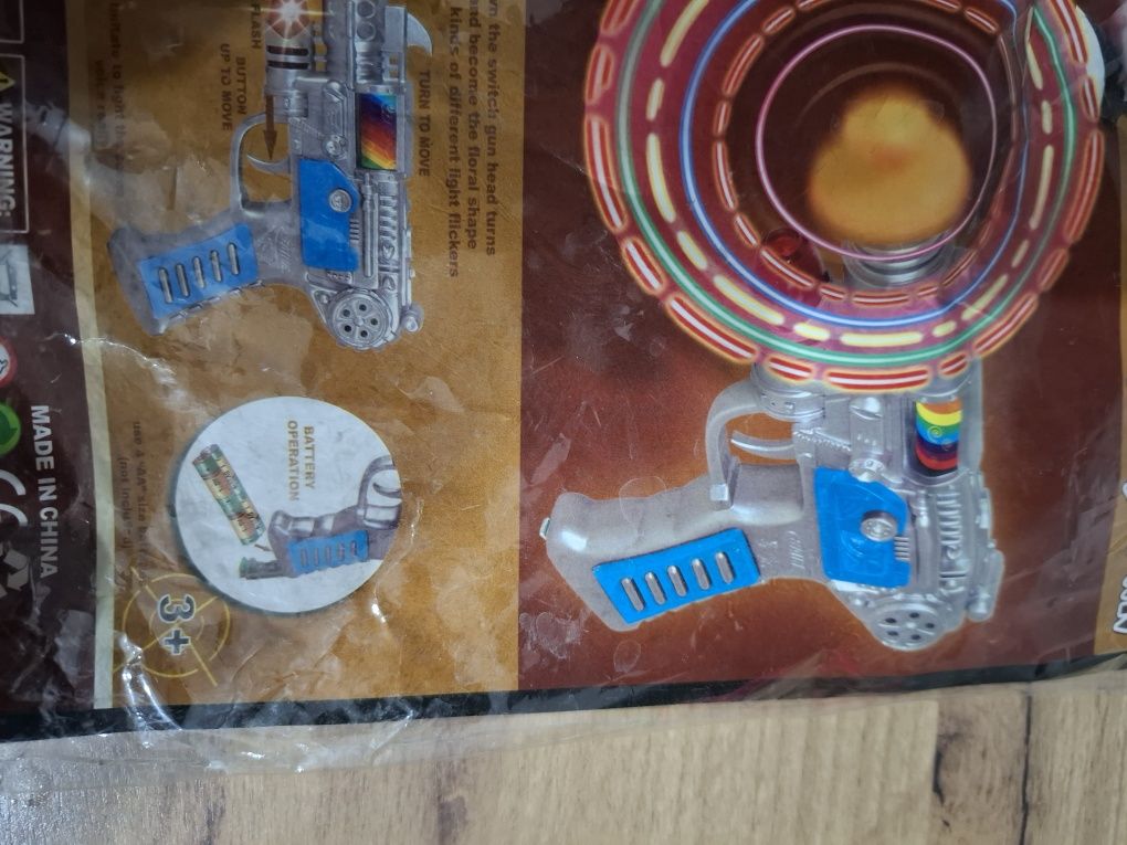 Pistolet świeci gra dźwięk światło Led laser broń