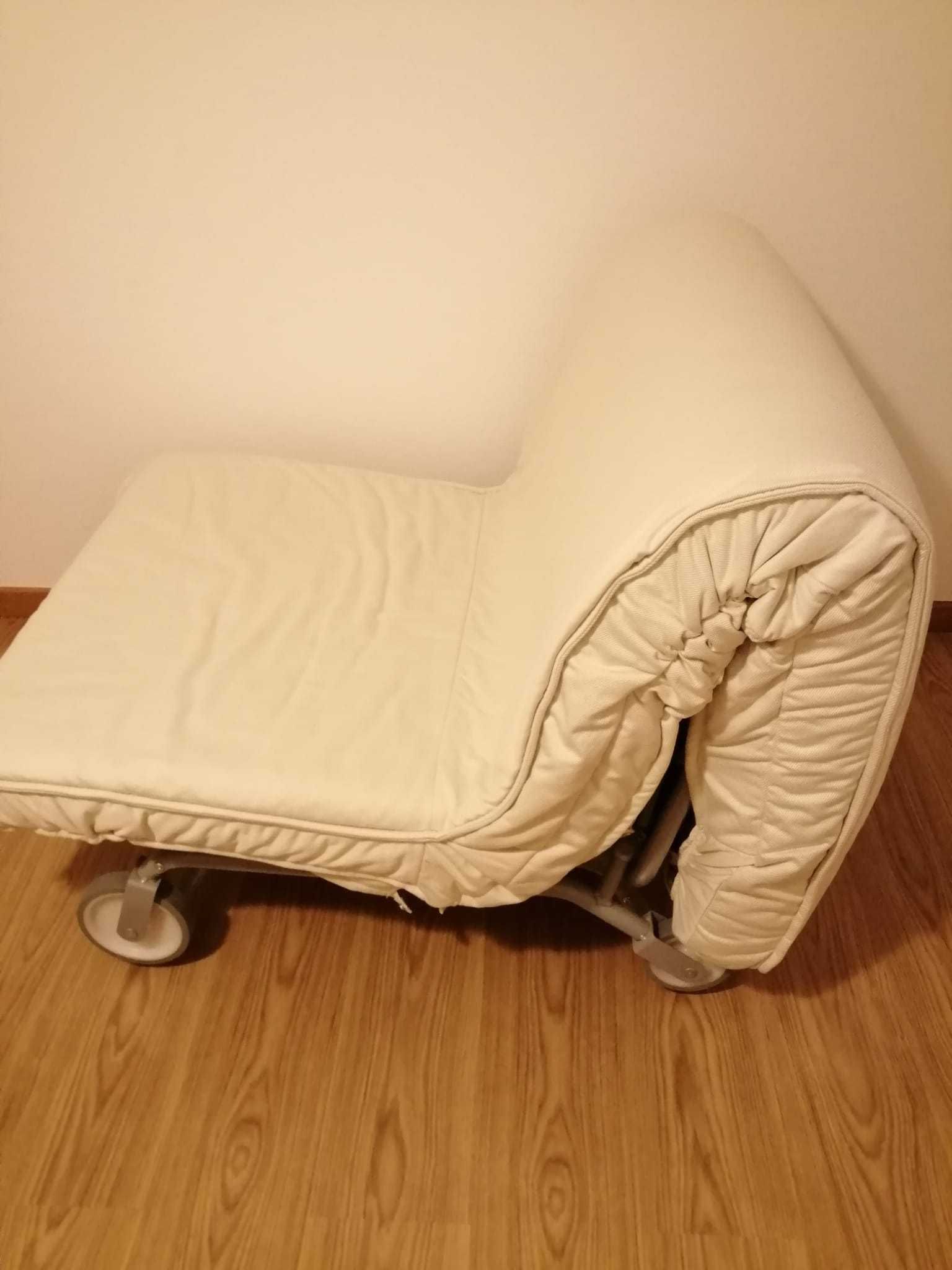 Sofá cama em bege -IKEA