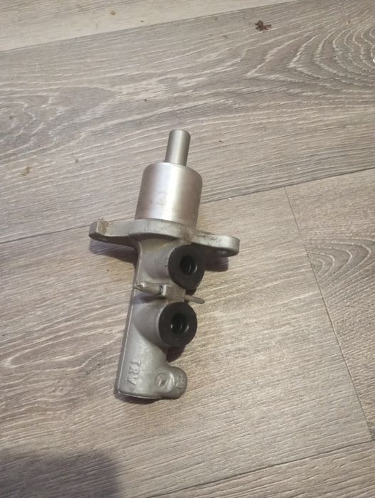 Тормозний целідрик. На Mercedes  .B. клас . 2.0 дізель