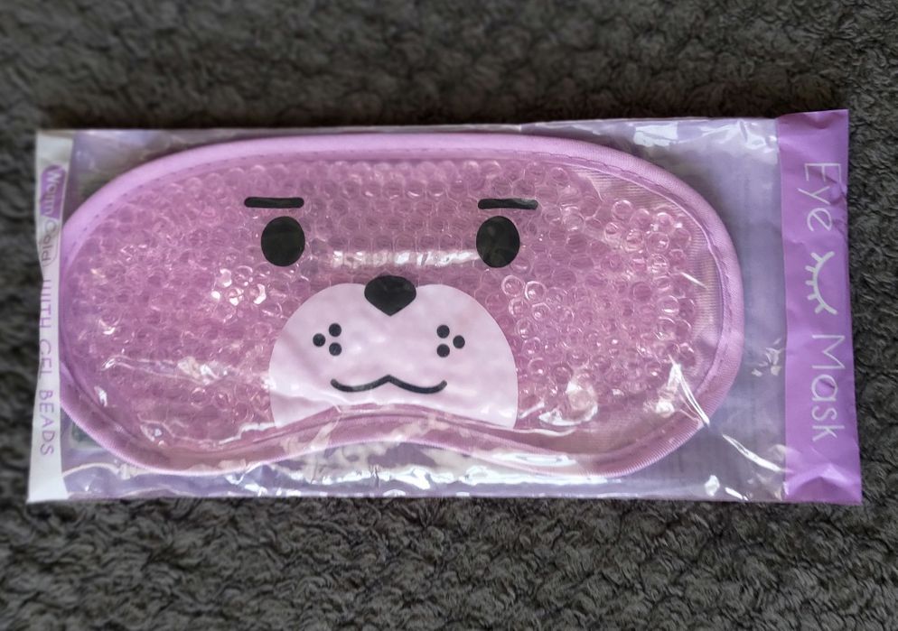 Maska na oczy z żelowymi perełkami.