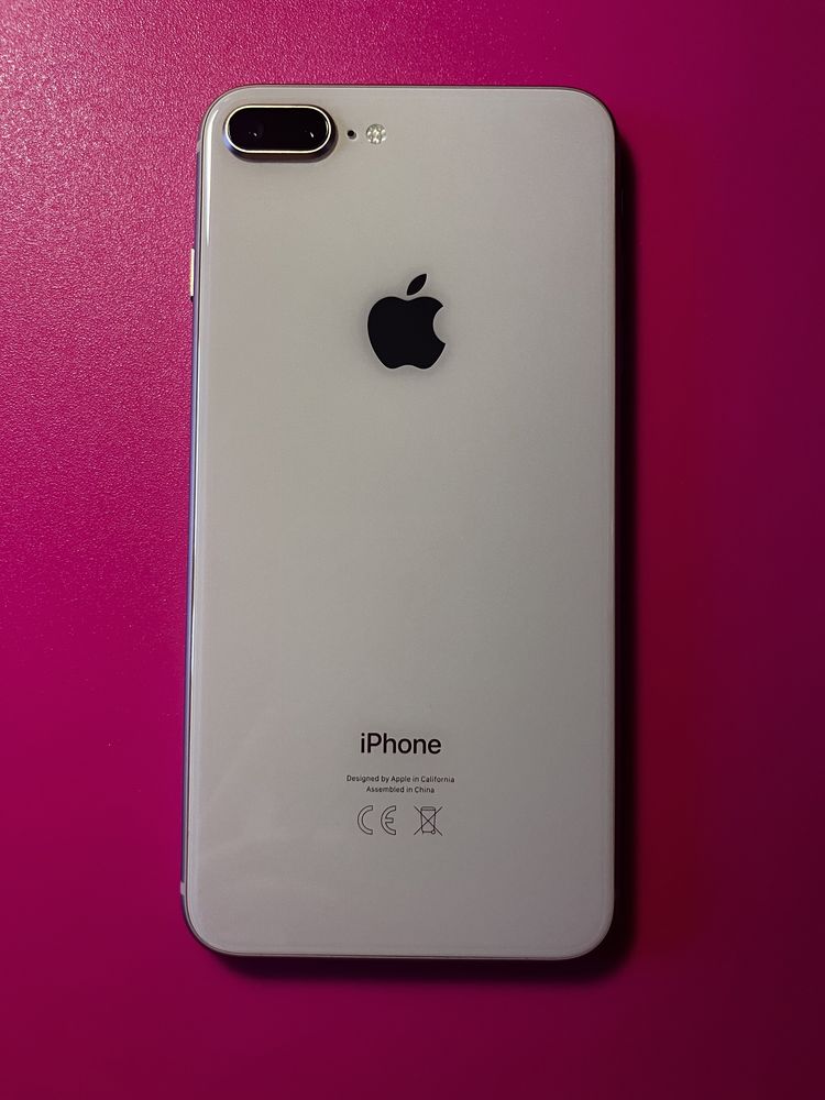 iPhone 8 PLUS z oryginalną ładowarką + etui + szybka hartowana