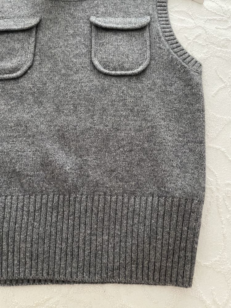Efektowna kamizelka , sweterek Massimo Dutti.    Wełna  , kaszmir ..