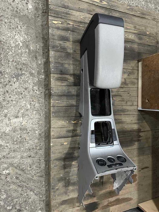 Подлокотник тоннель vw passat b6 3C0863319J