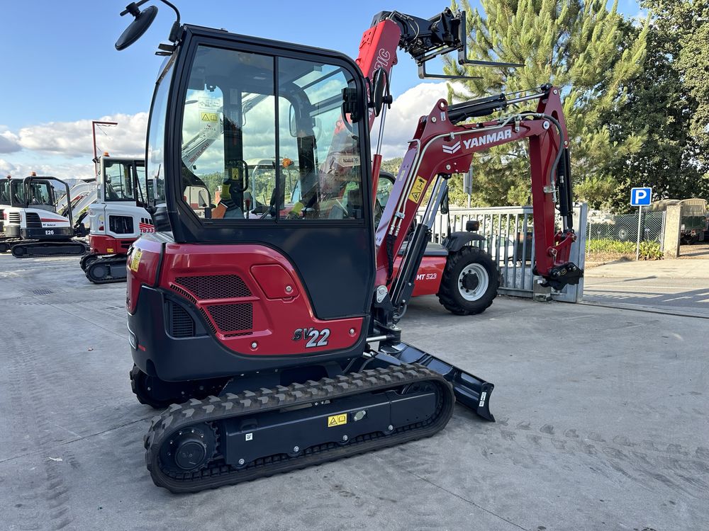 Mini-giratória YANMAR SV22 NOVA
