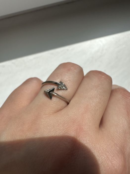 Продам кольцо кульчики каблучку срібло і біжутерію
