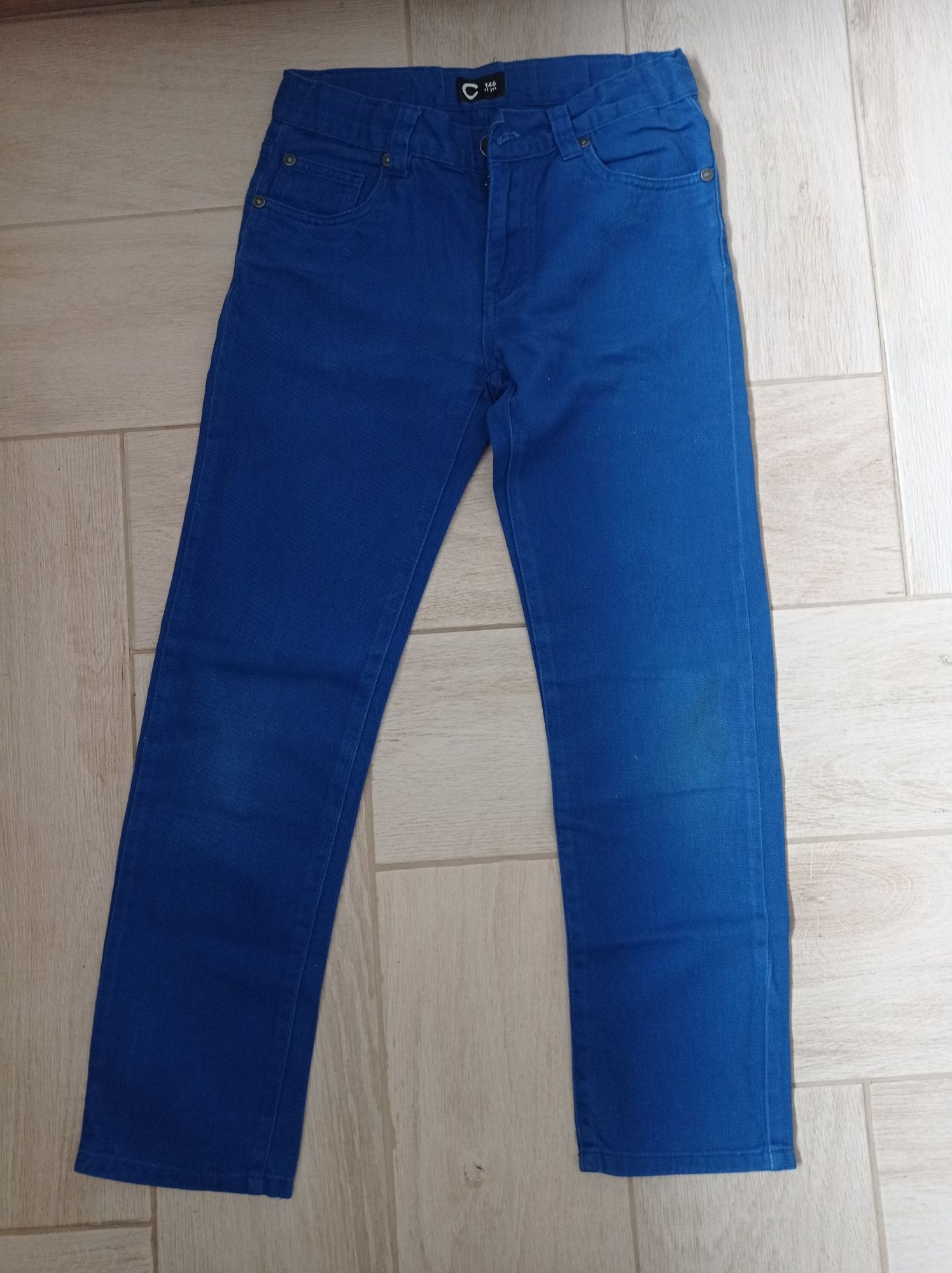 Klapki chłopięce r. 34 sandały Gratis jeansy r. 146
