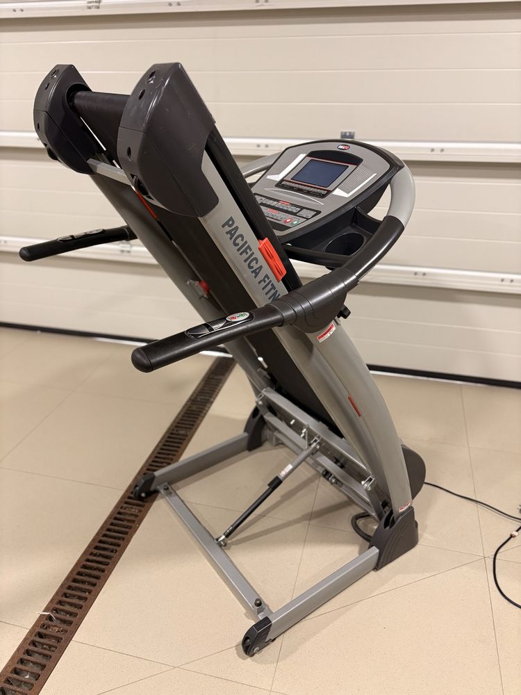 Бігова доріжка EuroFit Pacifica Fitness 1610CA