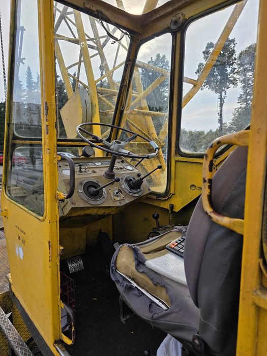 Żuraw – Udźwig 16 ton / Кран – вантажопідйомність 16 тонн