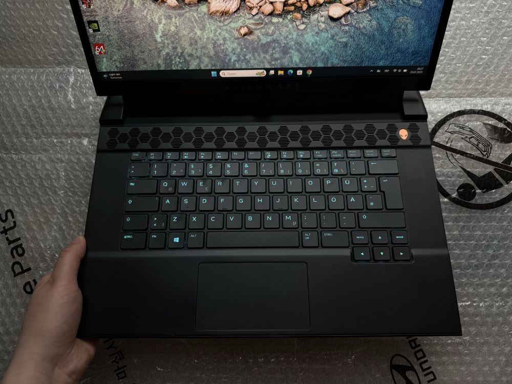Dell Alienware M15 R2 i7 9750H | RTX 2070 | SSD 1TB | 16GB | 144 Hz