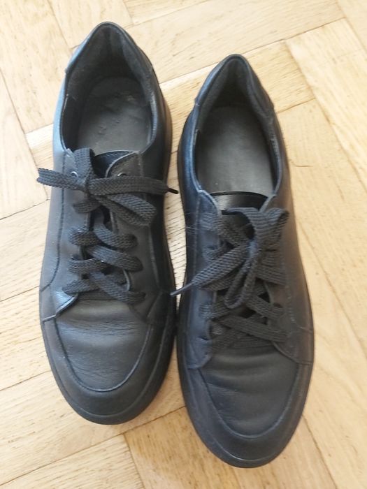 Жіночі шкіряні кросівки 39 розмір
