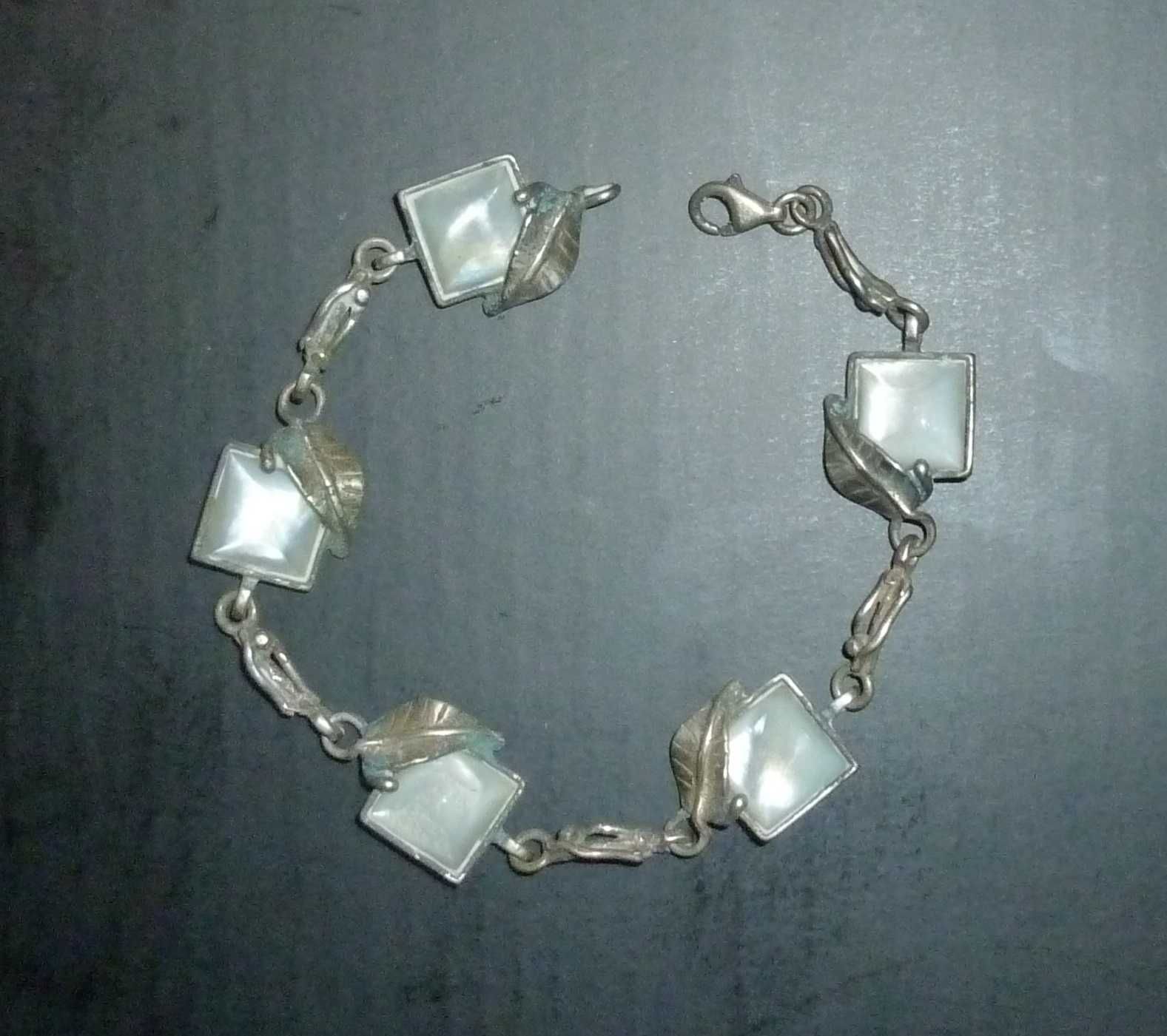 srebrna bransoletka z masą perłową