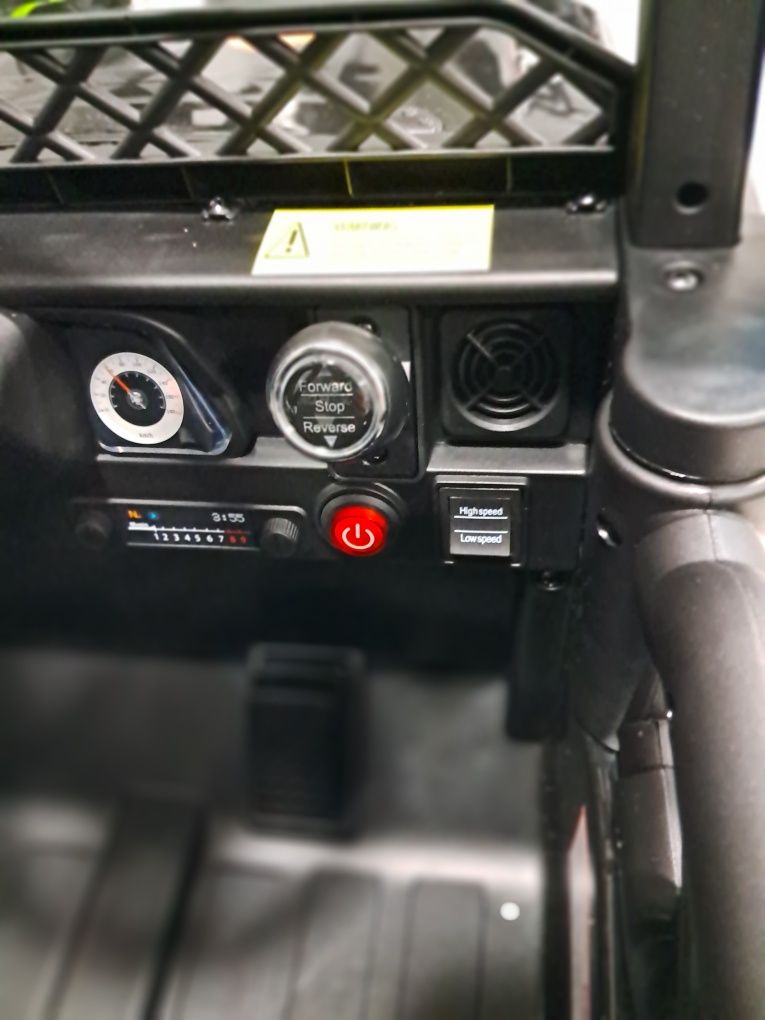 Jipe 4x4 4 motores carro elétrico criança