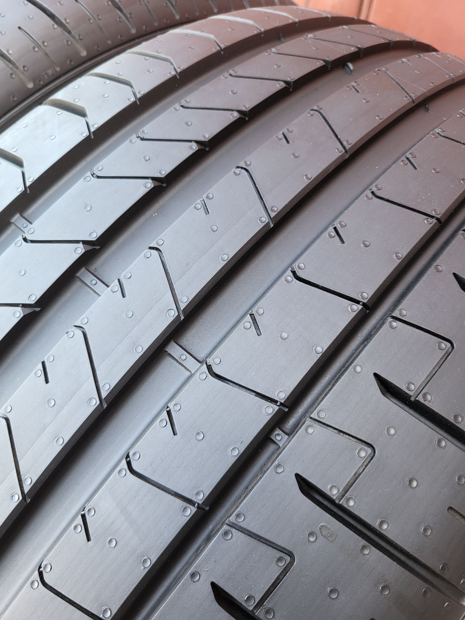 265/40/22 R22 Pirelli PZERO PZ4 JLR 2шт ціна за 1шт шини