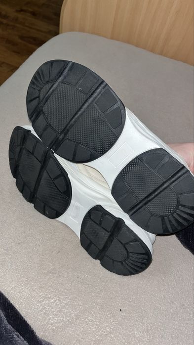 Кроссовки женские 42 размер