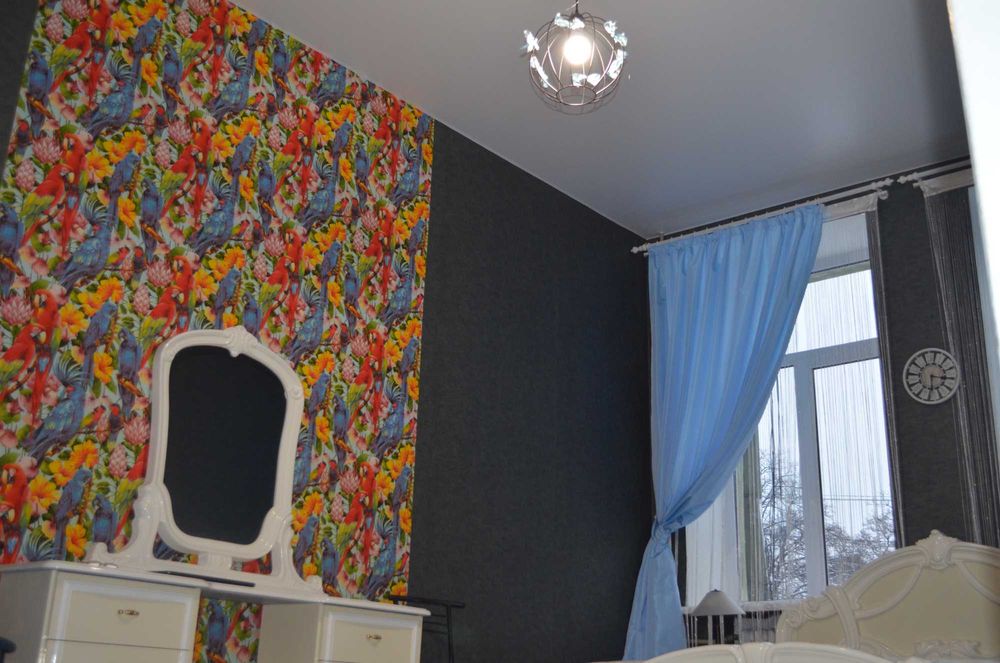 2/4 , 55 м.кв. возле парка Глобы , потолки 4,2м!