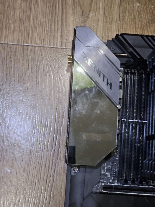 Asus rog zenith alpha extreme + threadripper 2920x + 16gb