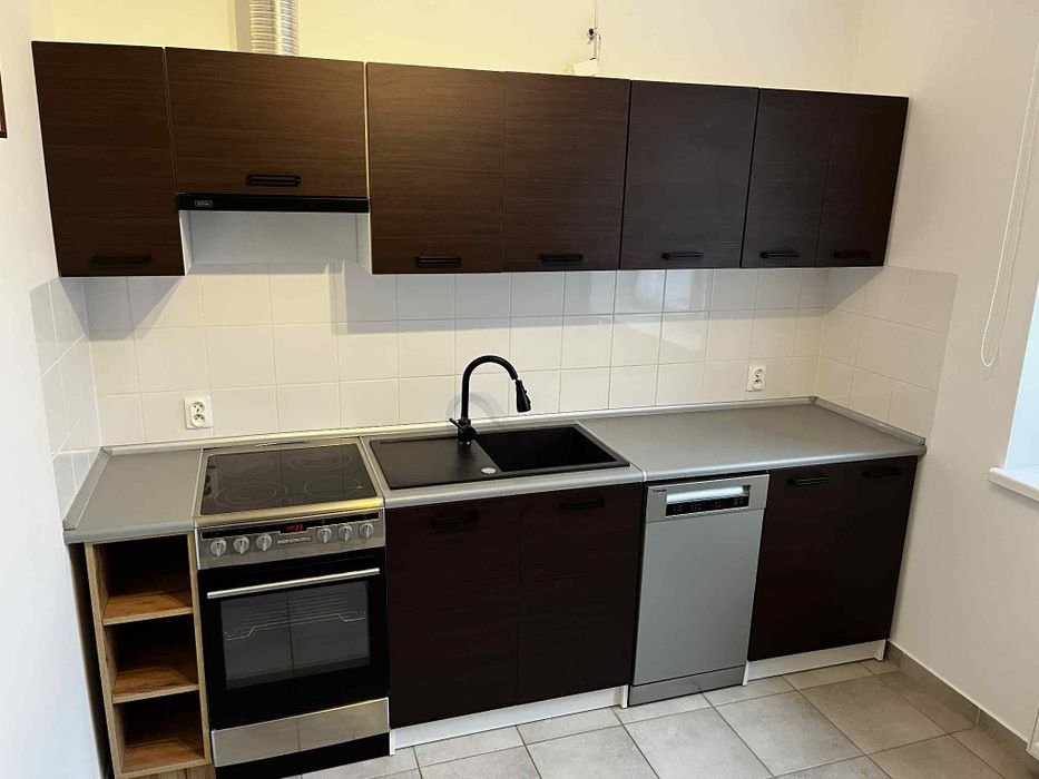 Zestaw mebli kuchennych z okapem, zlewozmywakiem stan bardzo dobry