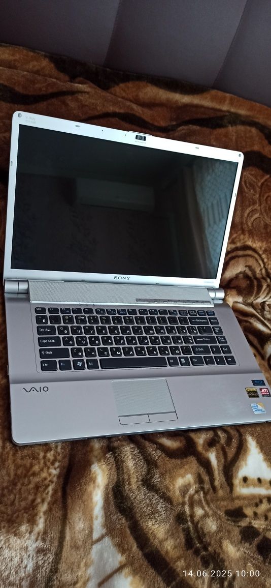 Sony vaio VGN-FW490 16,4" (T9600 2.8 GHz, 233 GB HDD, 8 GB DDR2)