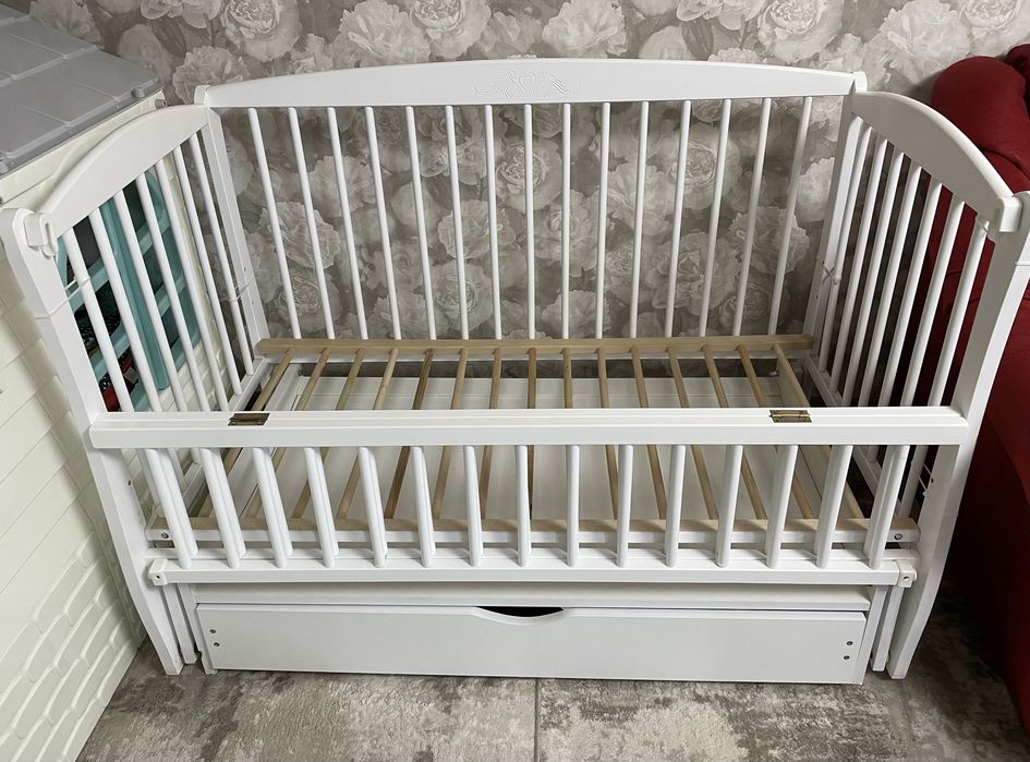 Дитяче ліжечко від народження