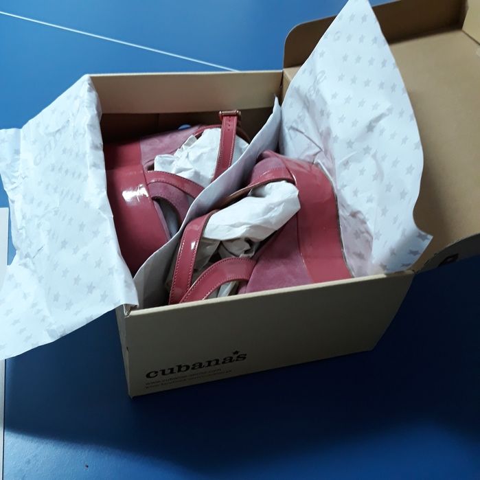 Sandálias cubanas rosa novas