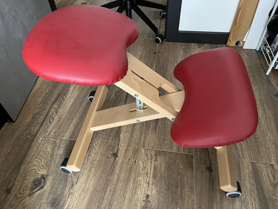 Klękosiad do biurka