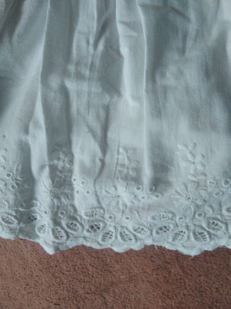 Biała spódniczka z haftem r. 134 bawełniana