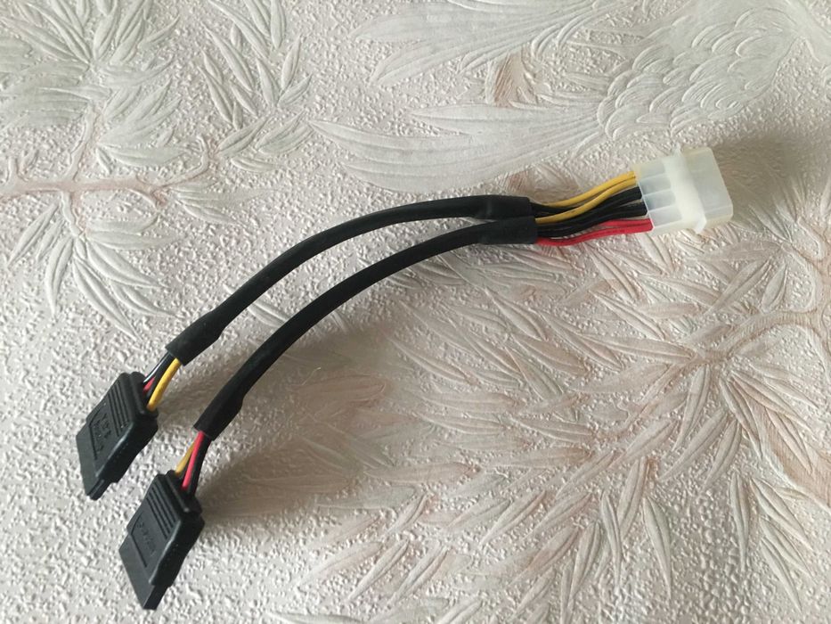 Перехідник з Molex-SATA  AT 20 см