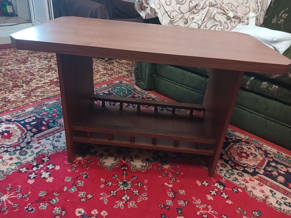 Продам столики кавові