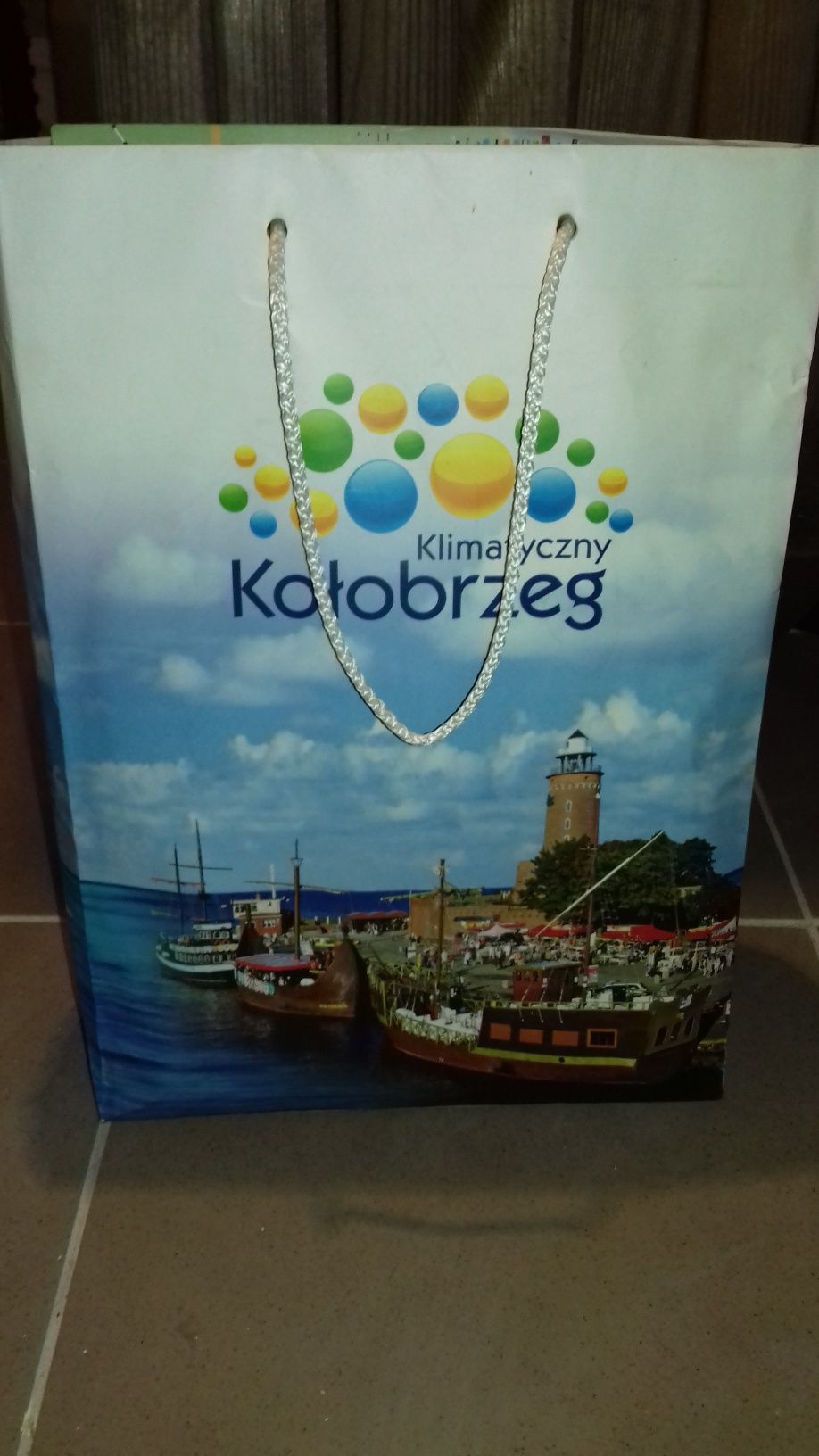 Kołobrzeg ulotki mapy pocztówki pamiątki z miasta