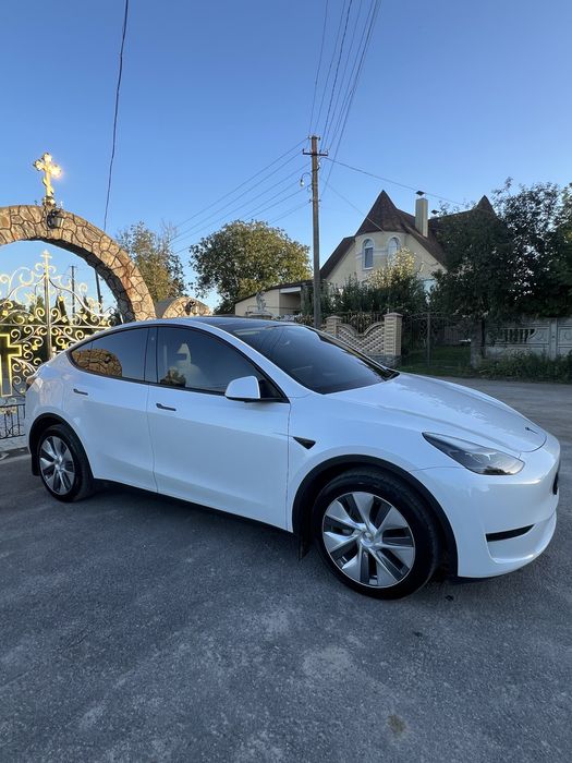 Tesla Model Y Long range Dual Motor 82.5 квт 2023 рік