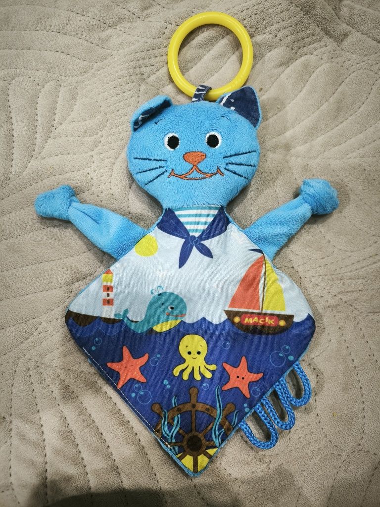 подвесные мягкие игрушки в коляску кроватка  , слюнявчики