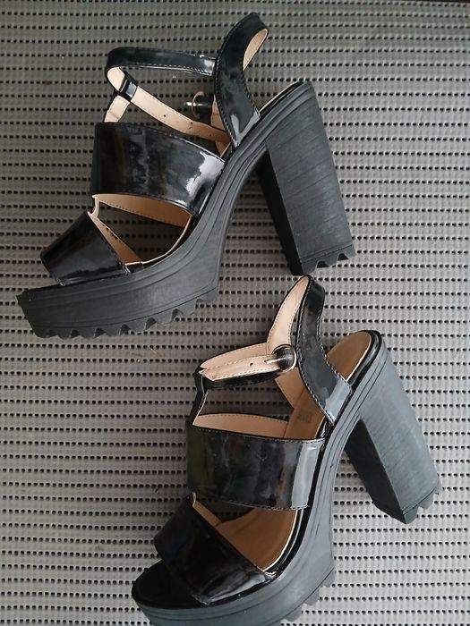 Vários sapatos número 35