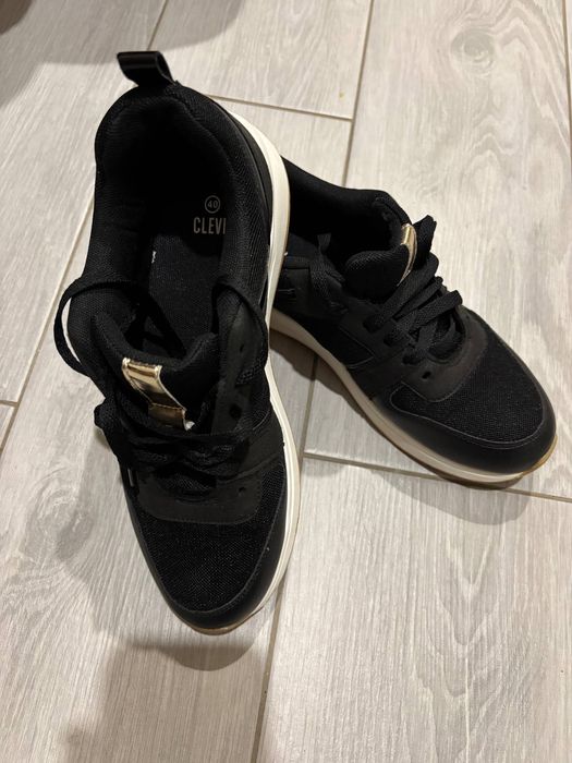 Продам кросівки 40 р