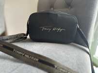 Tommy hilfiger granatowa listonoszka