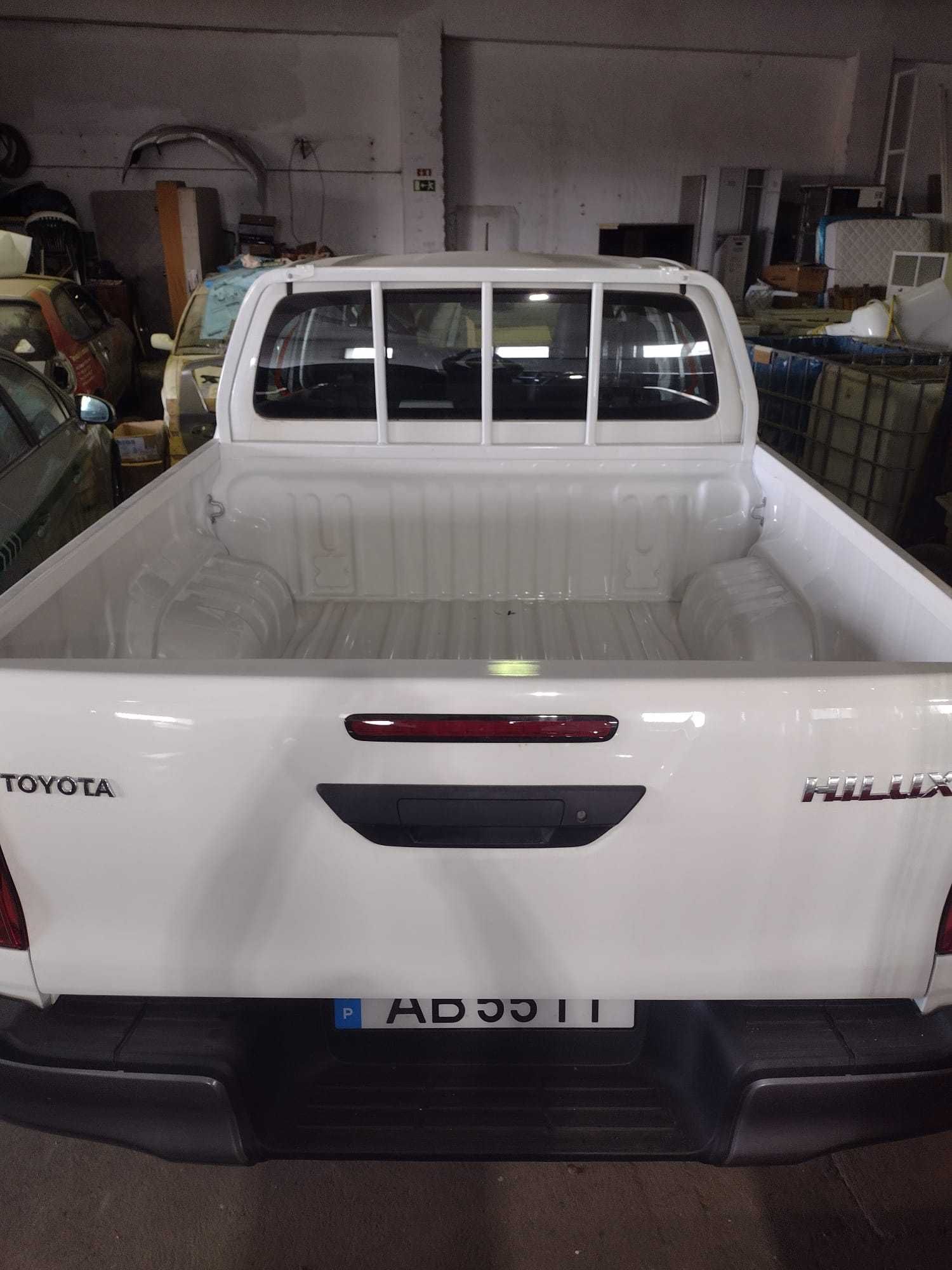 Toyota Hilux, 4x2, com 65 000 Km