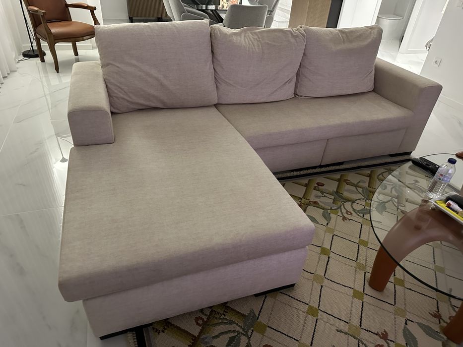 Sofa de 3 lugares com chaise long.