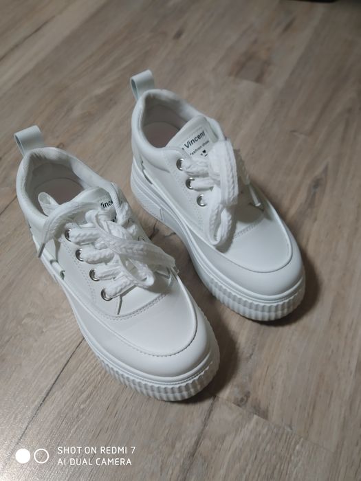 Продам кросівки жіночі