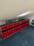 Móvel USM em metal vermelho