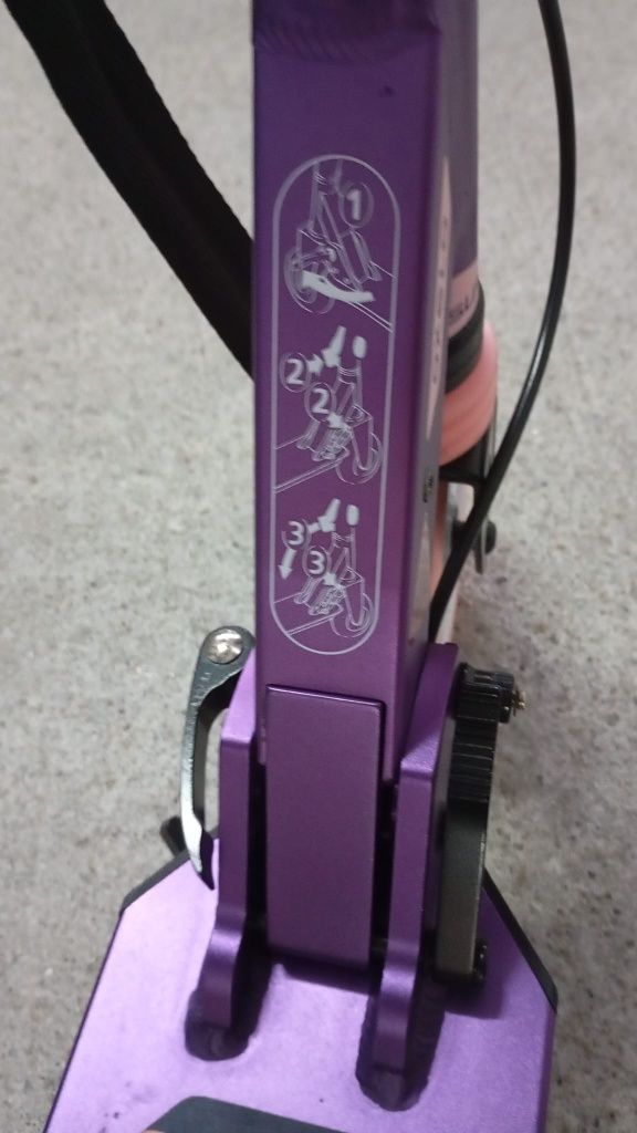 Trotinete lilas como nova