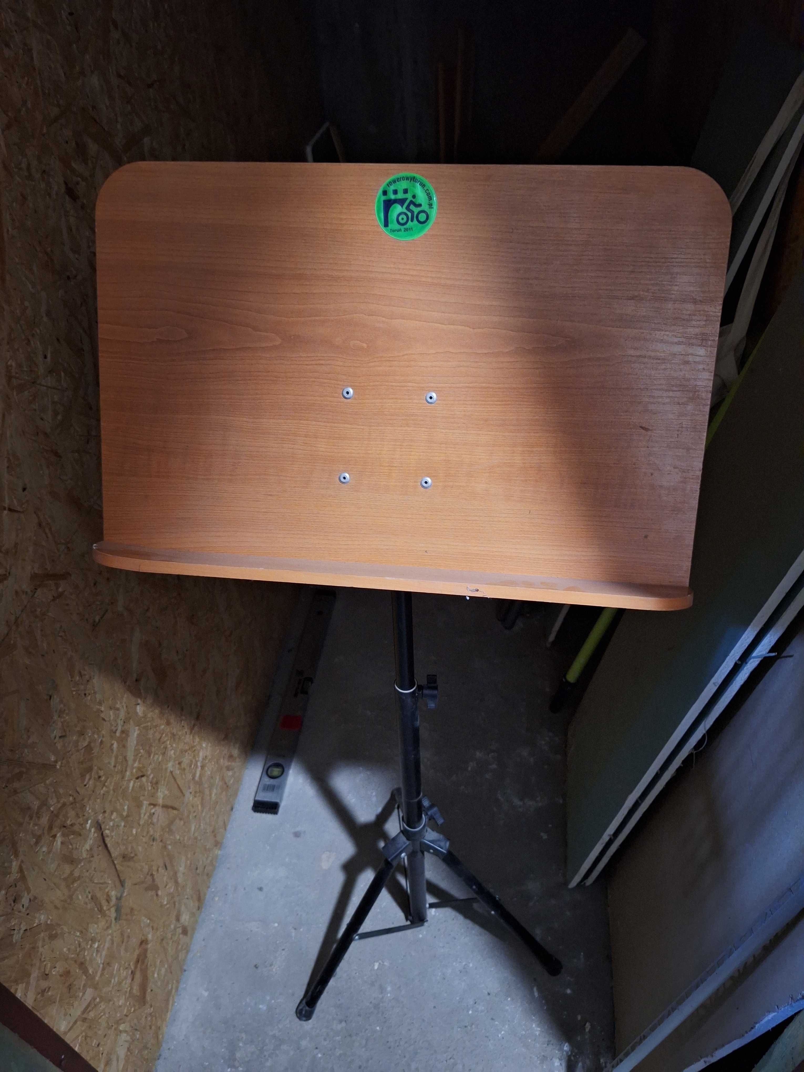 Pulpit do nut dla ucznia szkoly muzycznej