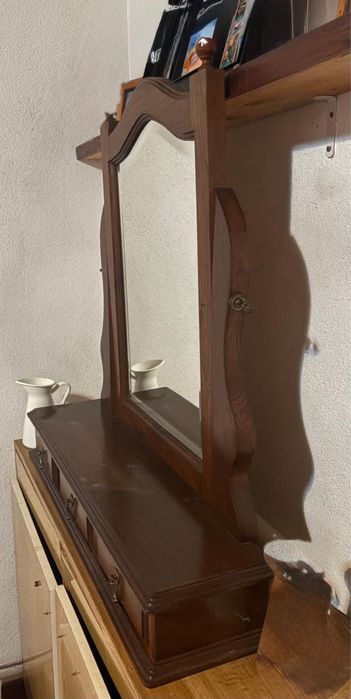 Tocador Vintage em Madeira com Espelho e Gavetas