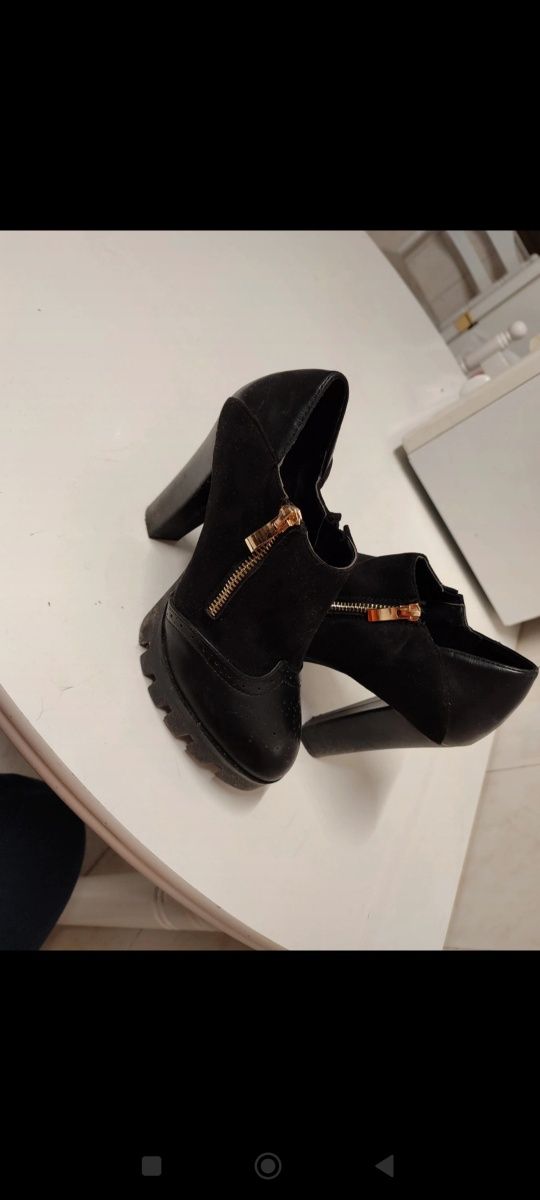 Botas pelo tornozelo