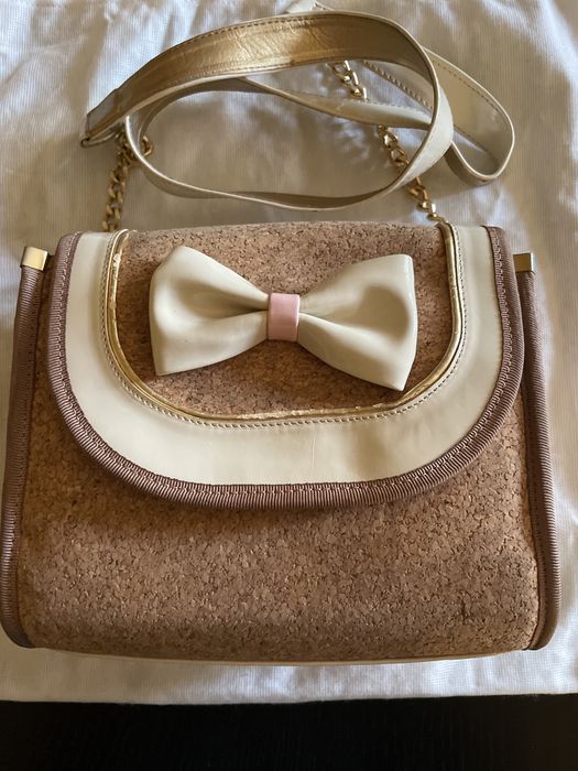 Carteira em cortiça da marca “Portuguesa”