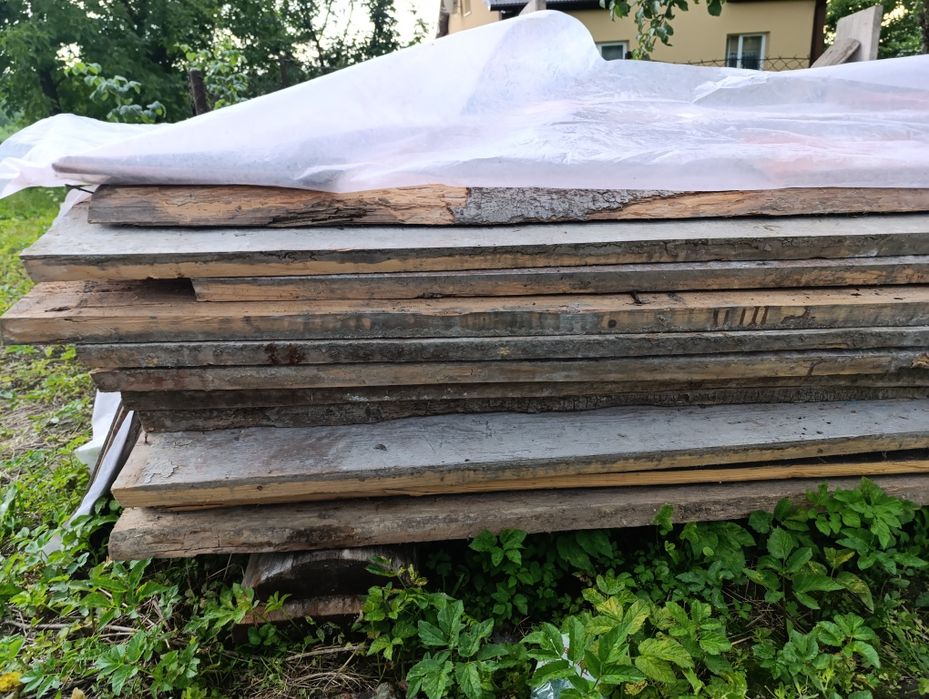Бруси, дошки та дахівка після демонтажу будинку